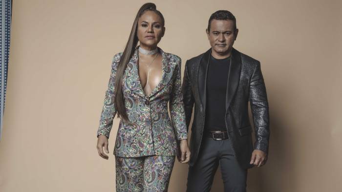 Samy y Sandra Sandoval celebran su participación en Premios Juventud 2025.