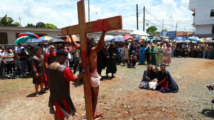 Panameños viven el Sábado Santo entre silencio y devoción
