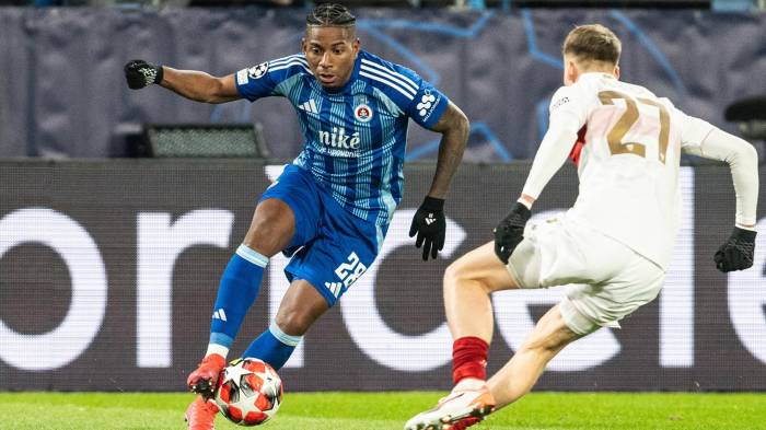 Cesar Blackman (Izq.).