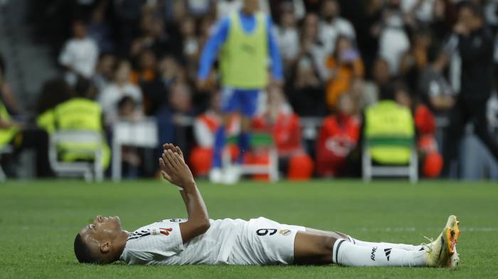 El delantero francés del Real Madrid, Kylian Mbappé, en un momento del encuentro correspondiente a la séptima jornada de Laliga ante el Alavés.