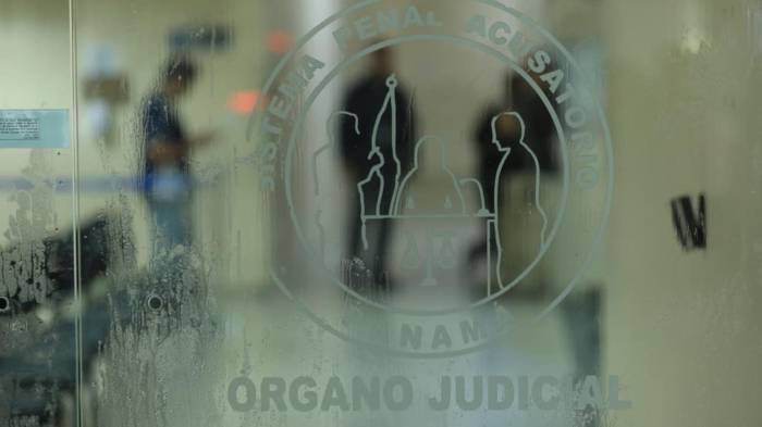 La audiencia también dejó medidas cautelares para tres investigados por blanqueo de capitales.