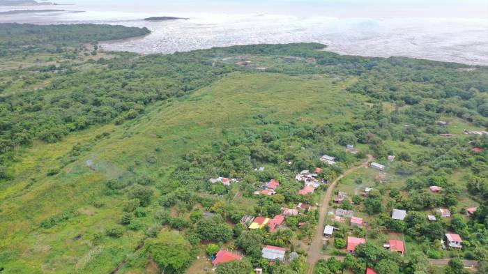 Sancionan quema de neumáticos en Playa Chiquita, La Chorrera