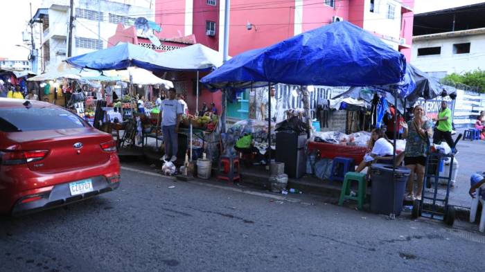 Buhoneros recibirán orientación personalizada en la Oficina de Atención a Microempresarios.