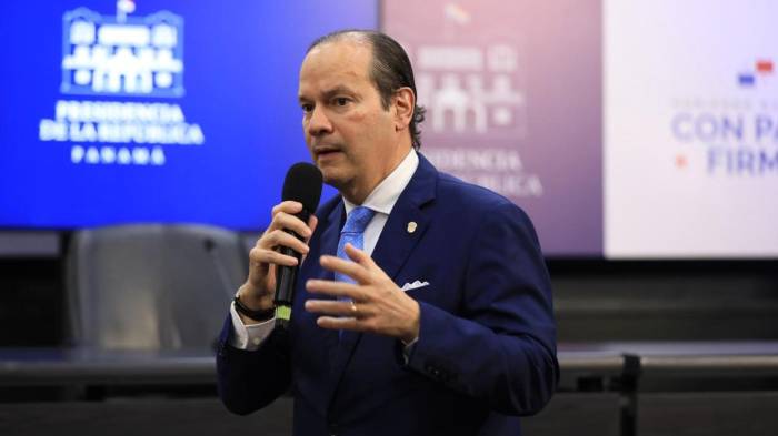 El canciller Javier Martínez-Acha confirmó que el embajador panameño en La Habana visitará a los diez panameños detenidos en Cuba.