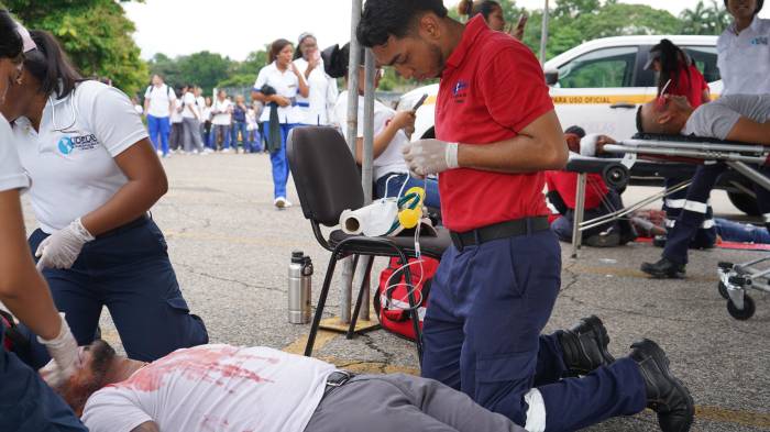 El objetivo principal de este simulacro es fortalecer la preparación de estudiantes, profesores y personal administrativo de la universidad.
