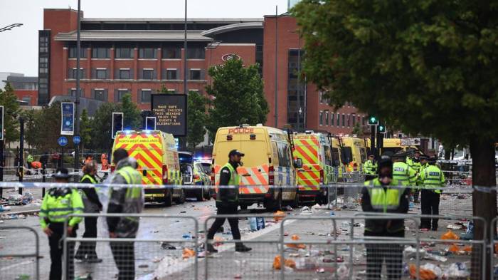 La escena donde un coche colisionó con los seguidores del Liverpool durante el desfile de la victoria en el centro de la ciudad de Liverpool, Gran Bretaña, 26 de mayo de 2025.