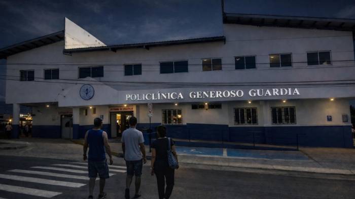 El herido fue llevado primero a la Policlínica Generoso Guardia y luego al Hospital San Miguel Arcángel.