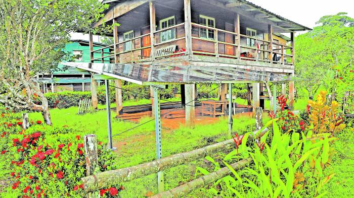 Marta Caparrosa tiene su propia máquina de coser.