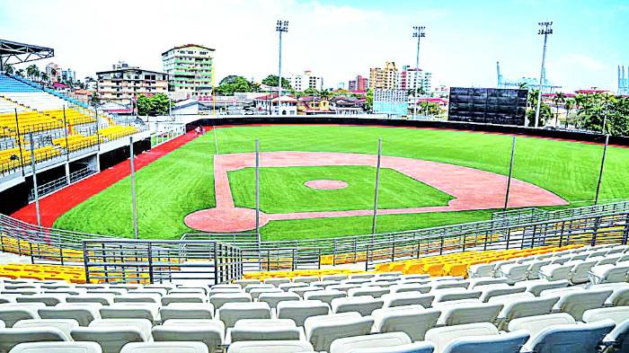 Luego de 9 años de abandono el estadio Roberto Mariano Bula fue inaugurado.
