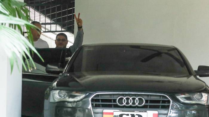 ¡Chao, Panamá! Saúl Méndez sale de la embajada de Bolivia directo al aeropuerto