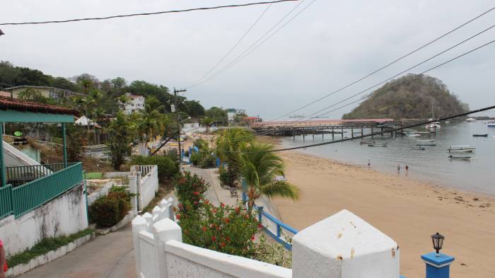 Caminatas por los senderos permiten admirar los paisajes de la isla.