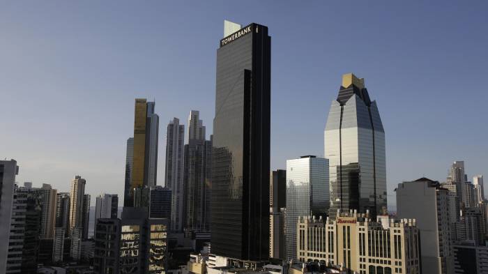 El presidente explicó el plan de obras públicas.