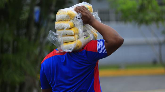 Entre los productos más buscado están las 20 libras de arroz por solo $5.