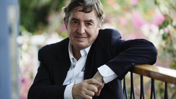 El director del Instituto Cervantes, Luis García Montero, habla en una entrevista con EFE este viernes, en Ciudad de Panamá.