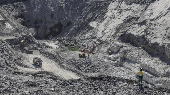 La industria minera de Brasil, con un importante peso en las exportaciones del país, se debate entre el impulso de iniciativas verdes en el sector y proyectos de ley que podrían acercarla más al colapso ambiental que a un papel activo en la transición energética.