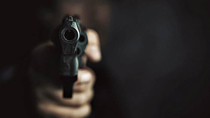 La víctima no era el objetivo del ataque, según los informes.