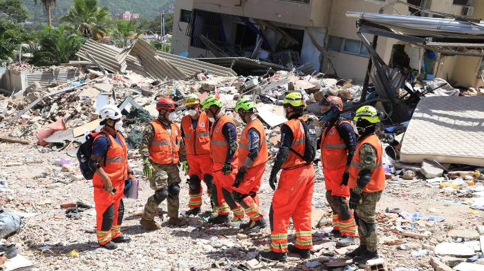 Equipo de búsqueda y rescate de Panamá se mantiene en zonas afectadas en Venezuela