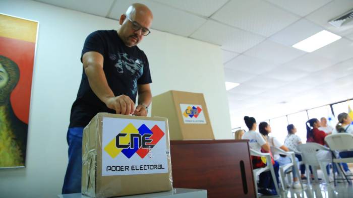 ¡Venezuela Libre! Consigna de miles de venezolanos en Panamá en día electoral