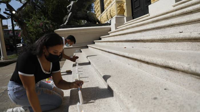 Los estudiantes y egresados del Instituto Nacional recuerdan la lucha histórica con diversos actos.
