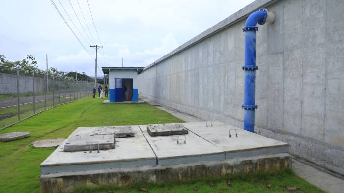 Tanque que suministrará agua a los centros penitenciarios y la comunidad de Las Garzas.