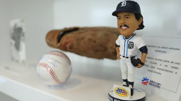 Artículos del ex Grandes Ligas coclesano Juan berenguer reposan en el Salón de la Fama del Deporte Panameño.