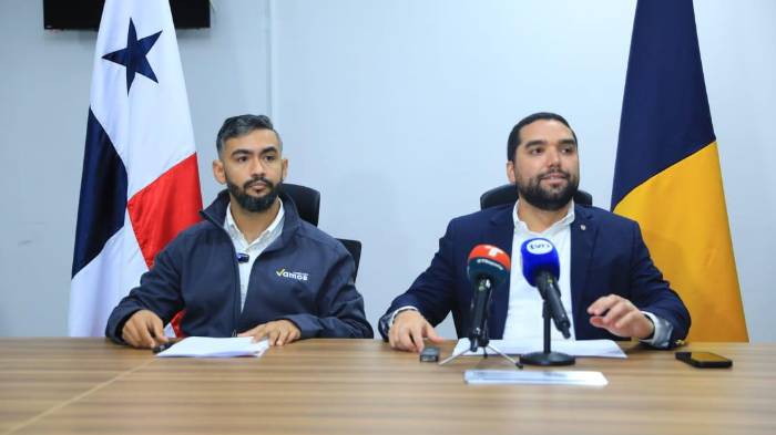 Miembros de Vamos, ayer realizaron una conferencia para aclararan que cumplen con la ley.