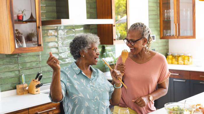 Cantar aporta beneficios físicos, mentales y emocionales.