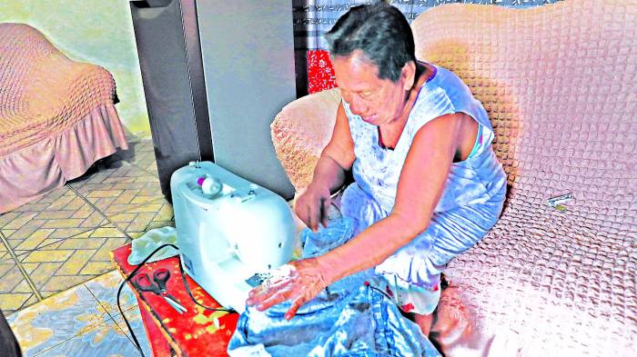 El ingeniero Hernández Visuete revisa el funcionamiento de los sistemask