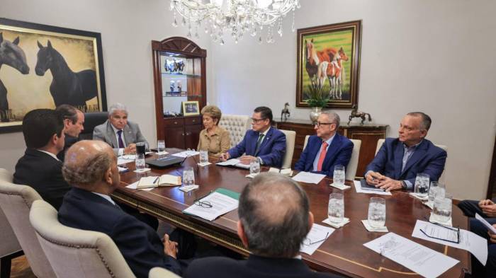 En la reunión Mulino y su equipo abordaron las misiones oficiales que se harán en lo que resta del año.