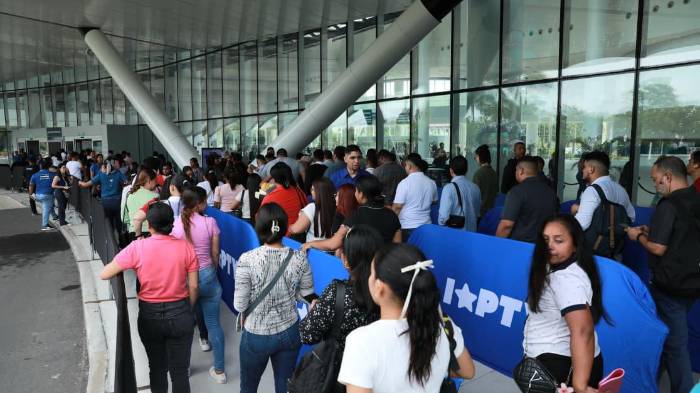 La feria comenzó a las 8:00 a.m. y se extenderá hasta las 4:00 p.m.