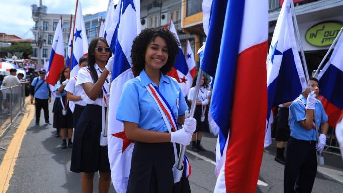 Los estudiantes demostraron su compromiso con la nación.