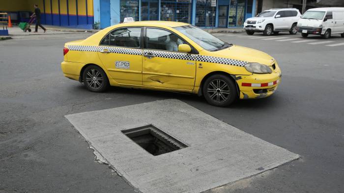 Conductores se quejan del mal estado de las calles.