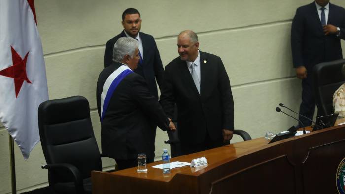 Mulino plantea nueva Constitución y ley educativa