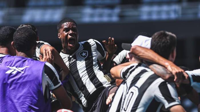 Kadir Barría en Panamá jugaba en la Liga Prom con el Atlético Nacional. Se habla que su clausula de resición está tasada en 30 millones de dólares.