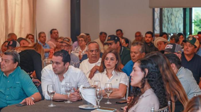 En las reuniones, participaron productores de diversos rubros como cebolla, maíz, arroz, leche, carne y productos acuícolas.