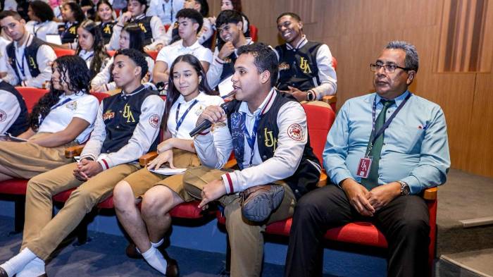 Estudiantes del IJA se suman a la alfabetización constitucional