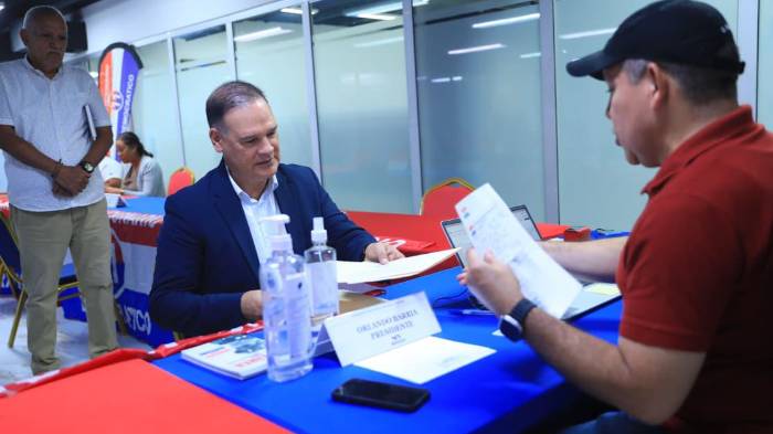 Pedro Miguel González se postuló para el cargo de secretario general del PRD.