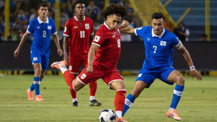 Adalberto Carrasquilla durante el partido ante El Salvador.