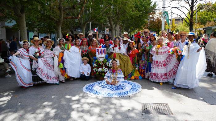 Panameños conquistan Zaragoza con polleras y fe