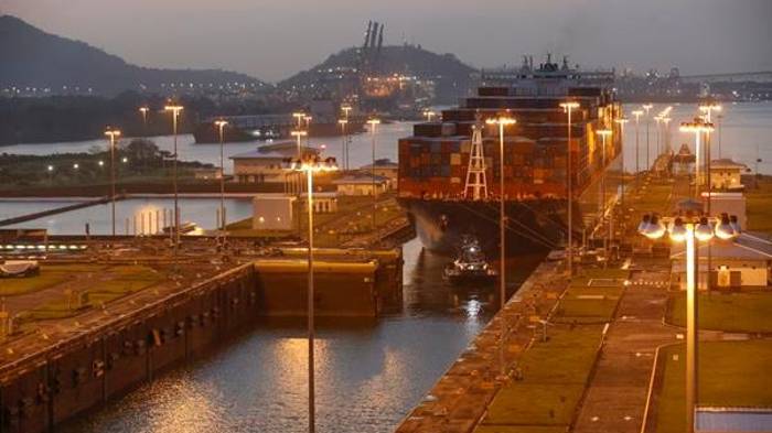 El embajador Cabrera ha indicado que trabajará para asegurar que los buques del gobierno de Estados Unidos pasen primero y sin costo por el Canal.