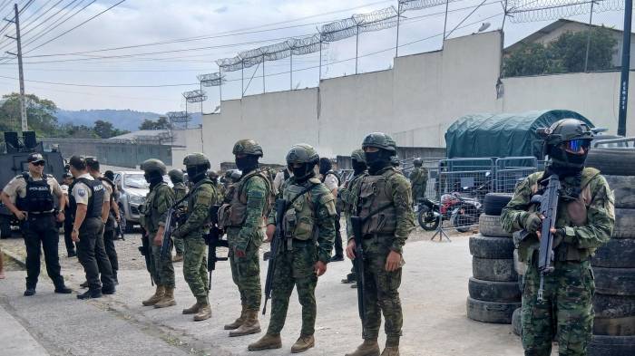 Los choques entre presos de este jueves se produjeron en la principal penitenciaría de Esmeraldas, un puerto petrolero cerca de la frontera con Colombia y con capacidad para 1.100 reclusos.