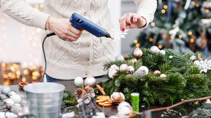 La Alcaldía de Panamá ofrece un curso gratuito para que aprendas a confeccionar adornos navideños.