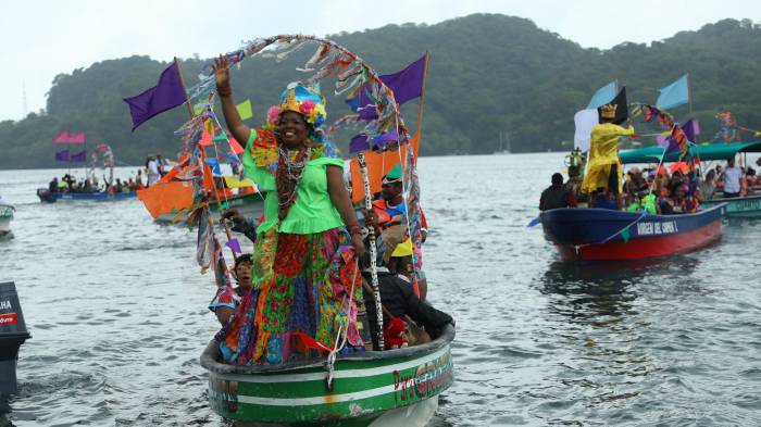 La celebración de los Congos en el Caribe panameño reúne a comunidades locales en una expresión cultural de resistencia e identidad.