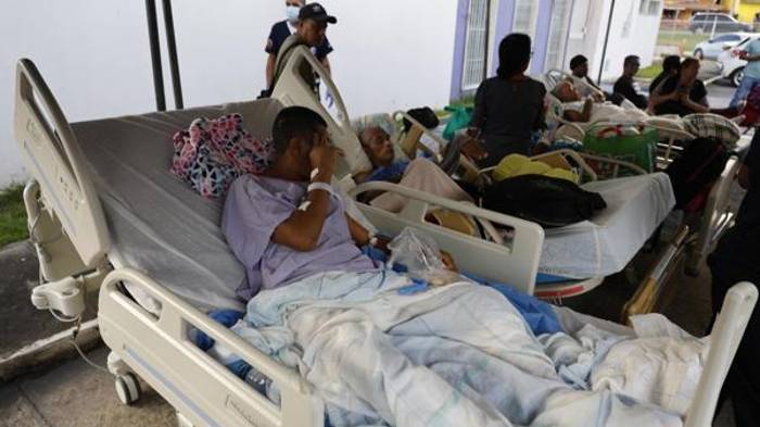 Pacientes del Hospital Aquilino Tejeira fueron evacuados tras el fuerte sismo.