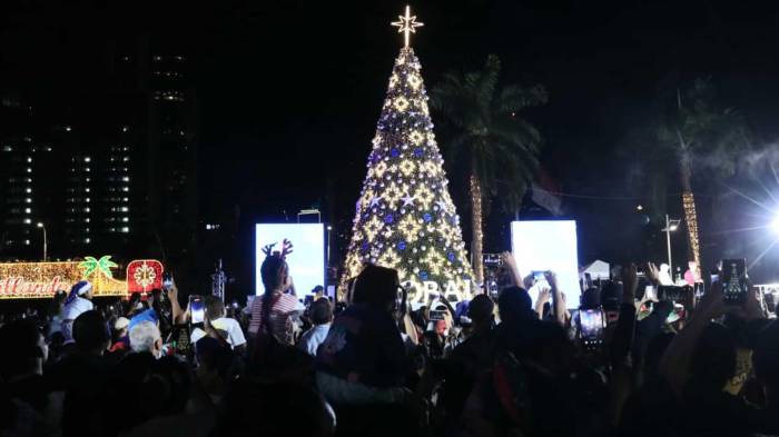 El alcalde Mayer Mizrachi lideró el encendido del árbol navideño que marcó el inicio oficial de la temporada festiva en la capital.