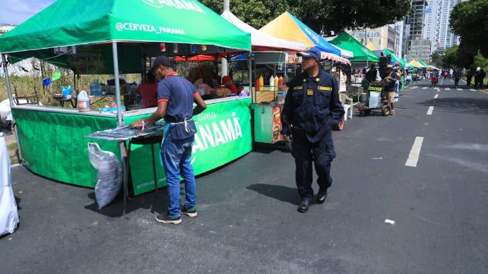 Cien puestos de comida operan en la Cinta Costera