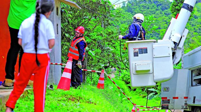 Trabajo en equipo y una meta en común, dotar de energía eléctrica a San Pedro y San Miguel Centro