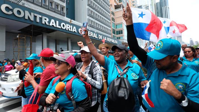 Maestros y obreros. Sigue el caos en el país por protestas