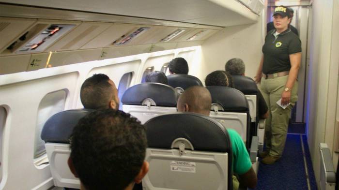 Migración deporta y expulsa a 25 colombianos