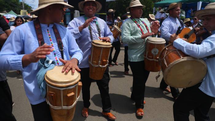 Músicos y conjuntos típicos animaron las actividades folclóricas.